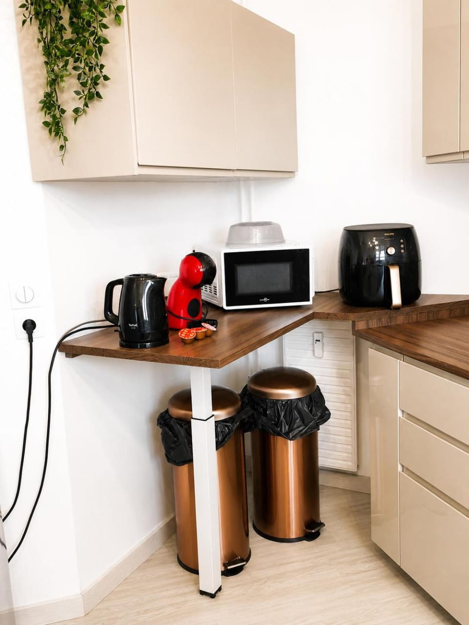 Coffee/tea facilities, microwave