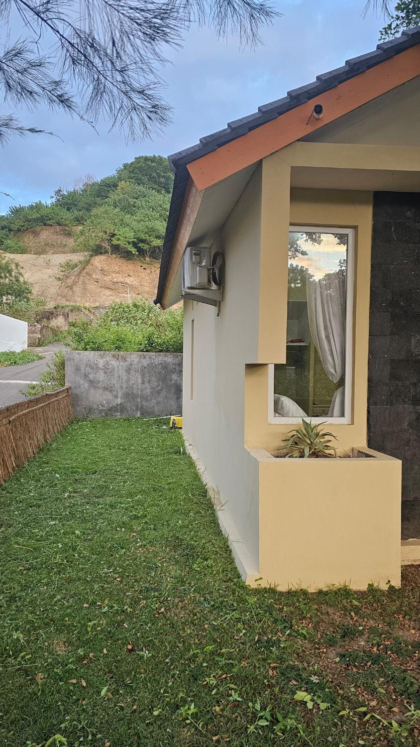 Property building, Spring, Natural landscape, Garden, Garden view, Mountain view