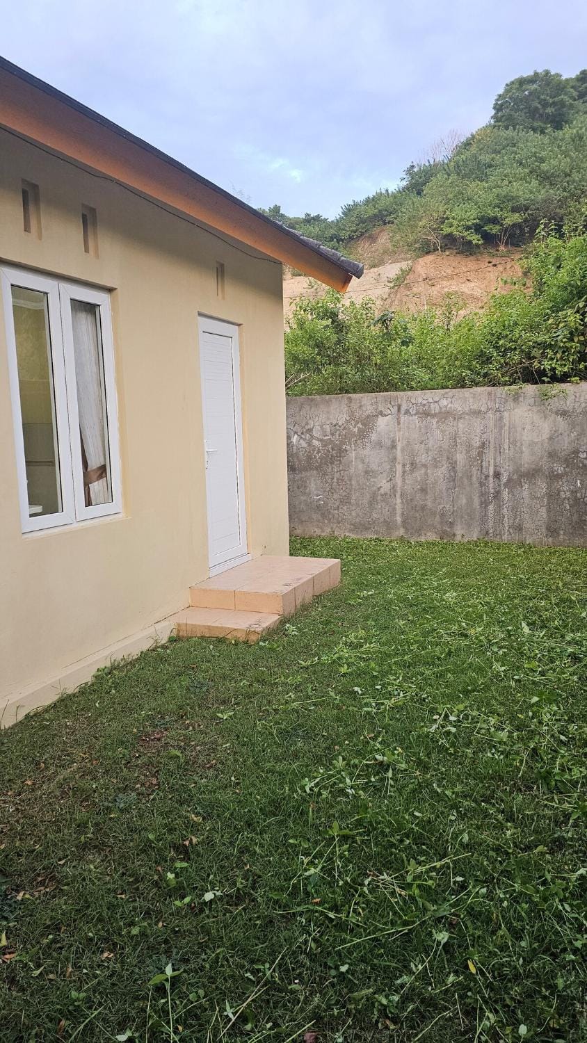 Property building, Spring, Natural landscape, Garden, Garden view, Mountain view