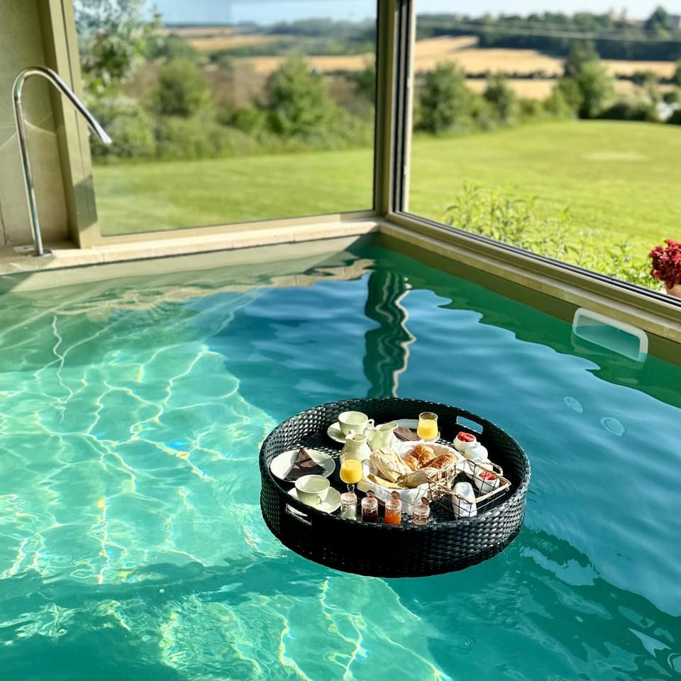 Natural landscape, Garden, Food and drinks, Garden view, Pool view, Swimming pool, Breakfast, Continental breakfast