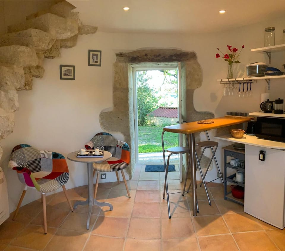 Coffee/tea facilities, Living room, Dining area