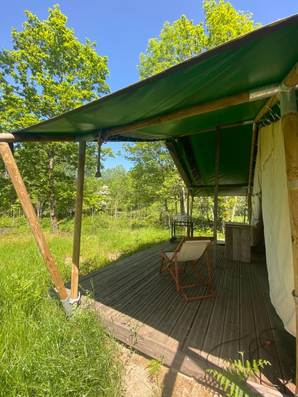 Tente Lodge en pleine nature Luxury tent in Auvergne-Rhône-Alpes
