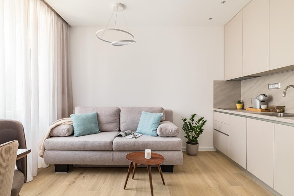 Coffee/tea facilities, Living room, Seating area, Beach, dishwasher, furniture, internet