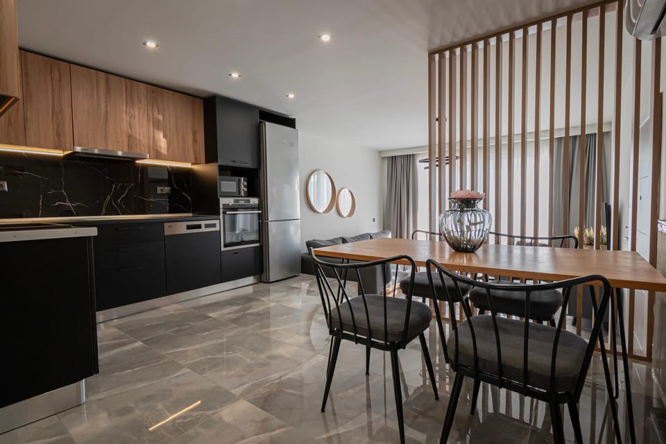 Kitchen or kitchenette, Living room, Seating area, Dining area