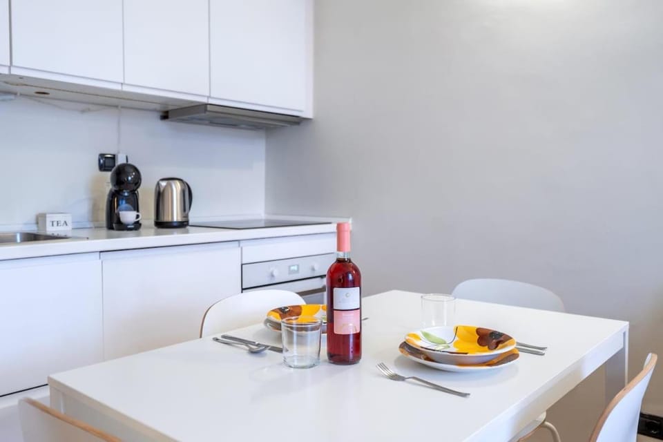 A 400m dalla metro con WiFi più parcheggio privato bici Apartment in Milan
