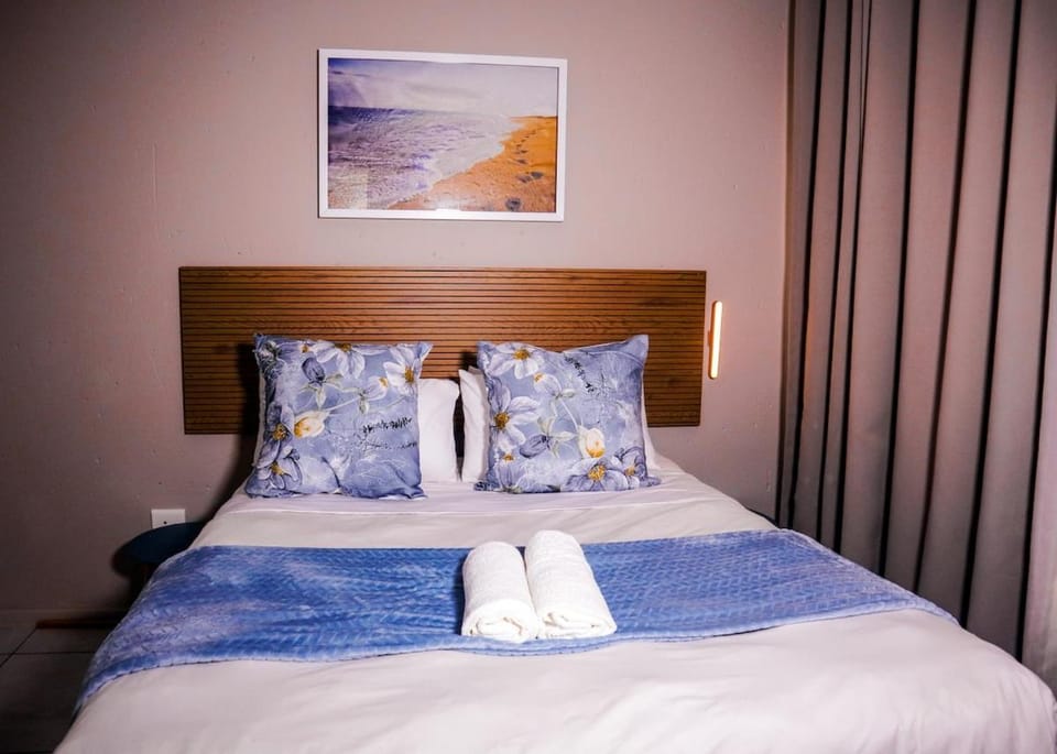 Modern Family Retreat, Fourways, Pool and Wifi Apartment in Sandton