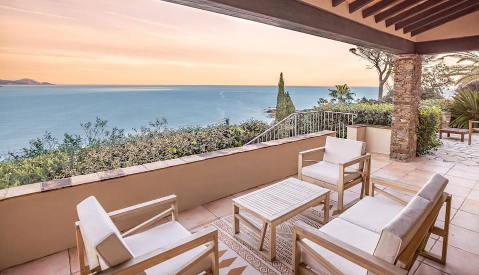 Superb Villa, Incredible sea view Heated swim pool Villa in Sainte-Maxime