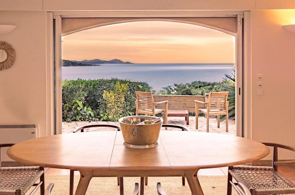 Superb Villa, Incredible sea view Heated swim pool Villa in Sainte-Maxime