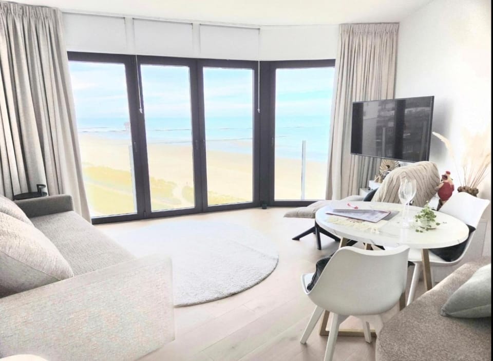 TV and multimedia, View (from property/room), Living room, Photo of the whole room, Seating area, Dining area, Beach, Sea view