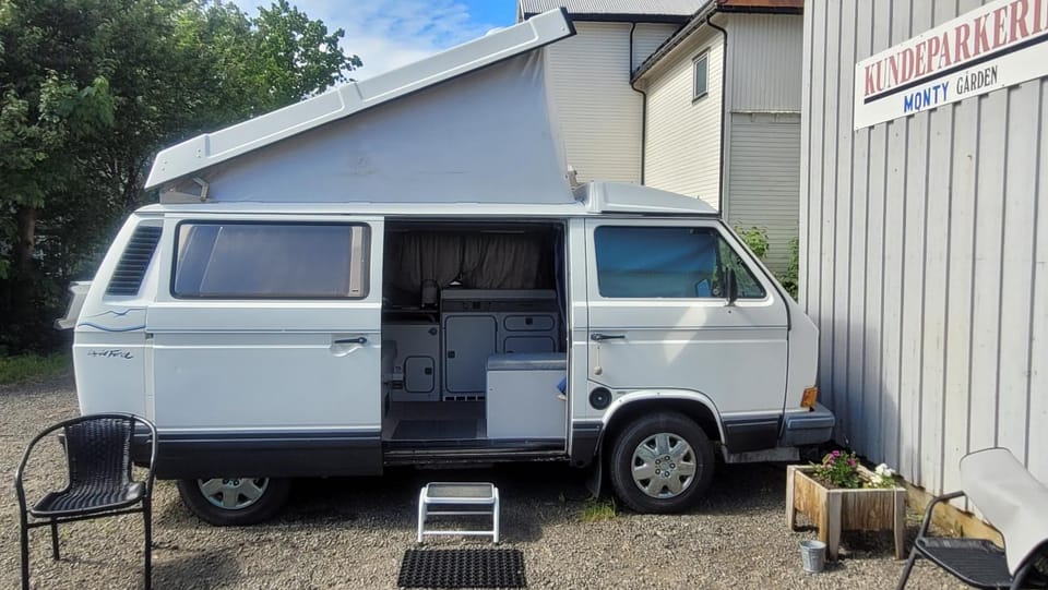 Sleep inside a classic Volkswagen Westfalia or our legendary Mercedes Düdo overland cabin in central Svolvær Close to public showers and toilets NO PARKING Cabin in Lofoten