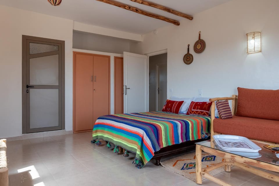 Bed, Living room, Photo of the whole room, Seating area, Bedroom, wardrobe