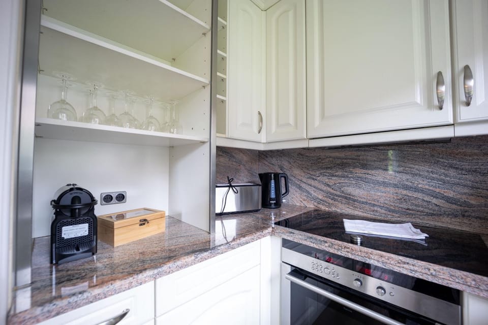 Coffee/tea facilities, toaster