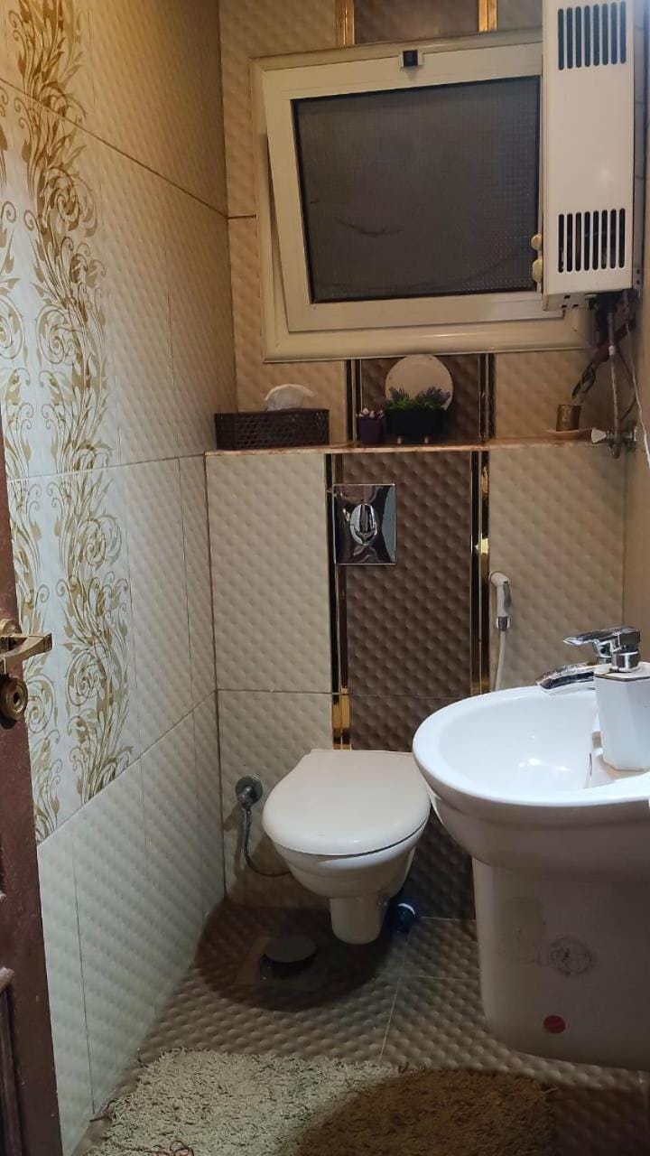 Luxurious panoramic Nile view room Vacation rental in Cairo Governorate