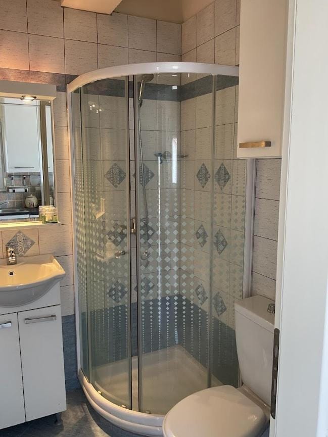 Shower, Toilet, Bathroom