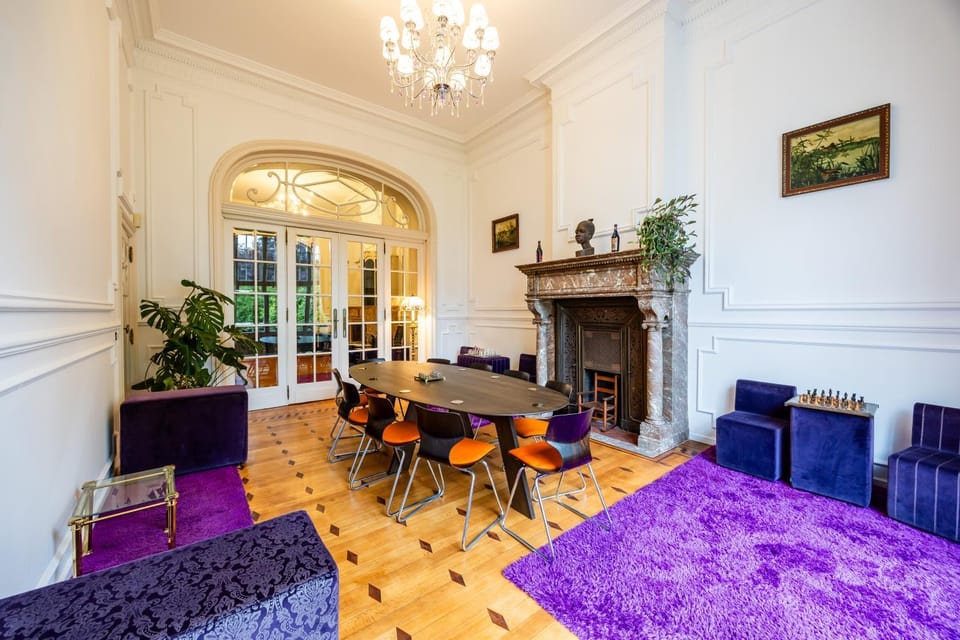 Seating area