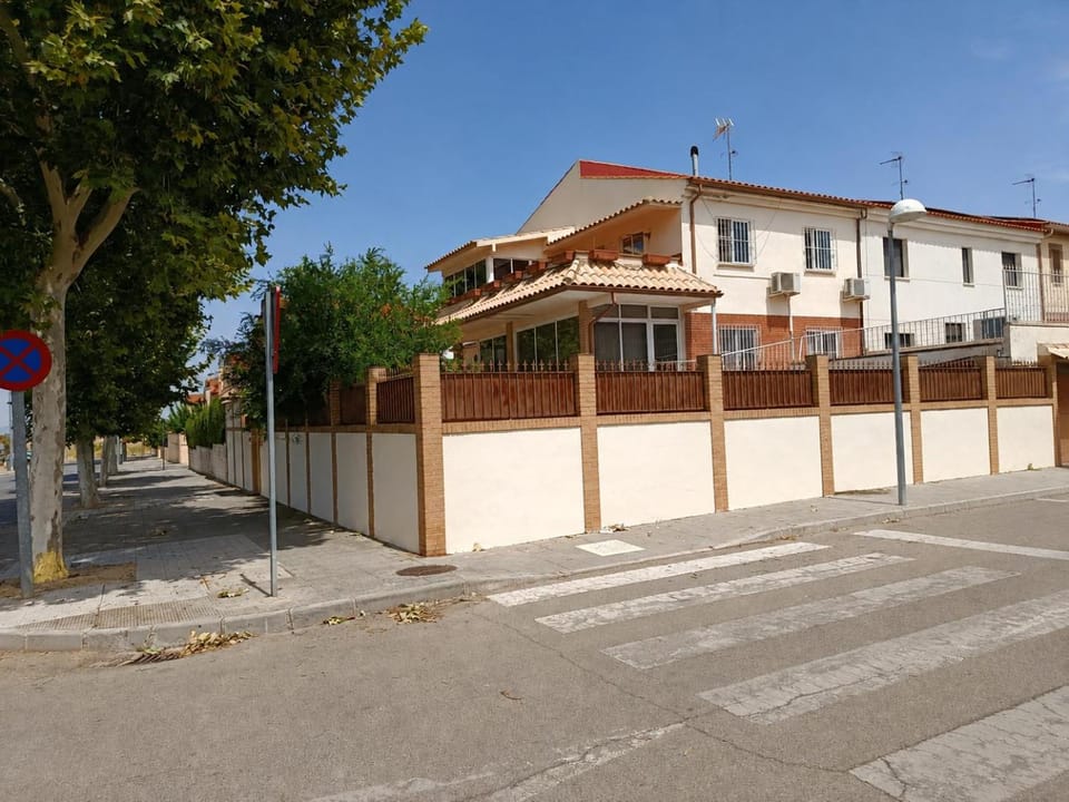 Property building, Neighbourhood