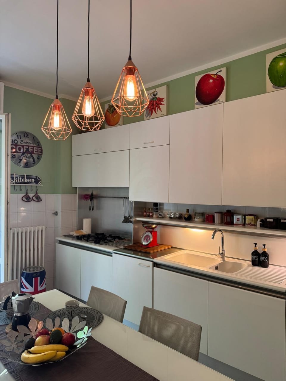 Kitchen or kitchenette, Dining area, stove