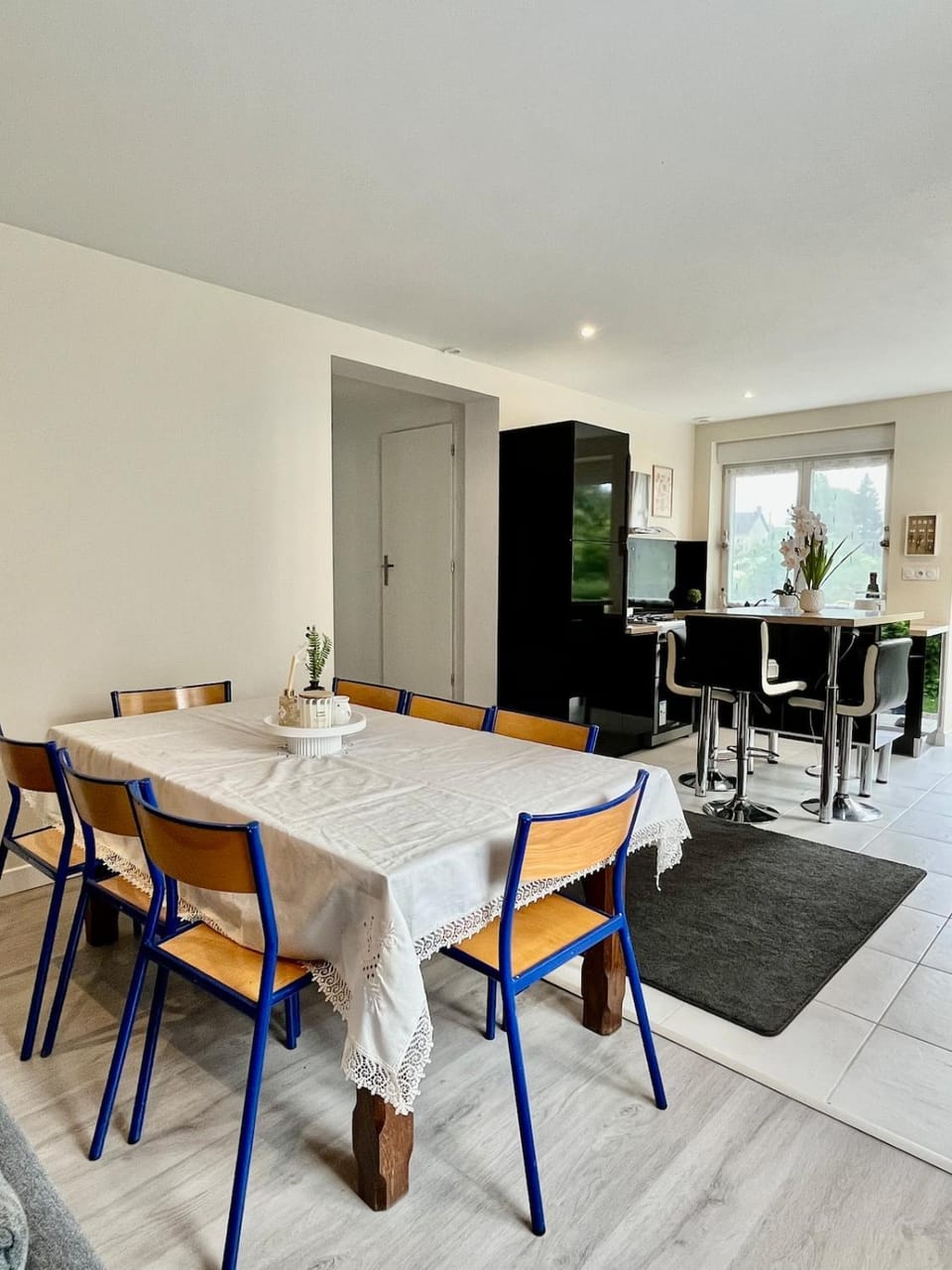 Living room, Dining area