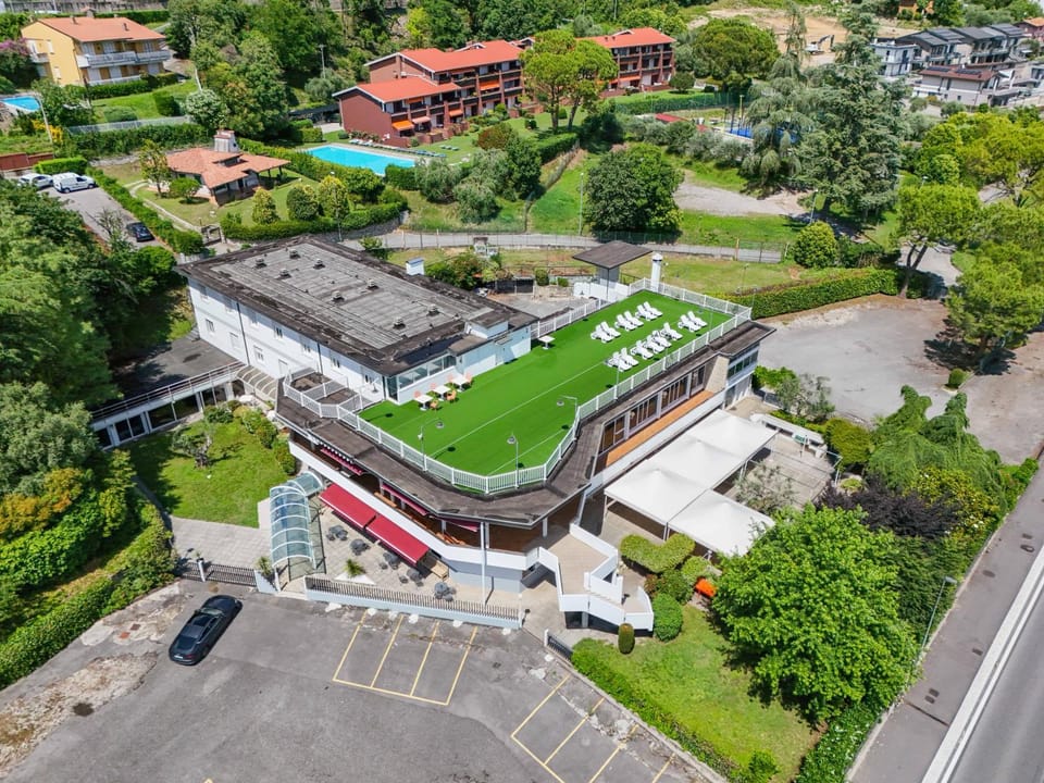 Bird's eye view, Parking