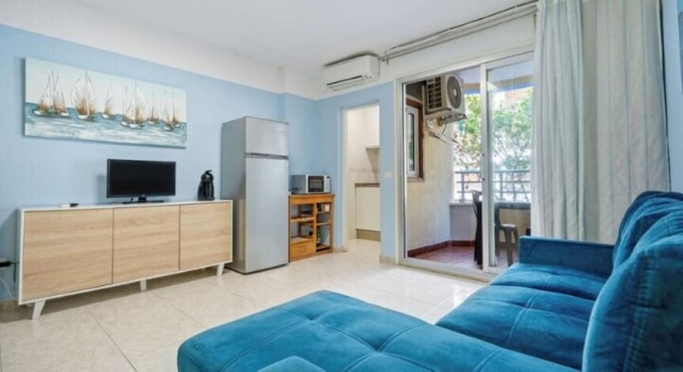 TV and multimedia, Kitchen or kitchenette, Living room, Seating area