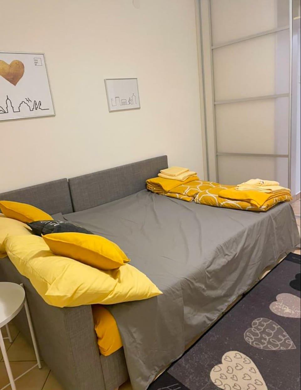 Bed, Photo of the whole room, Seating area