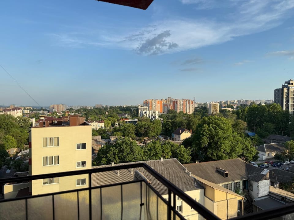 Adress Lev Tolstoi 43B Cozy Apartment with Balcony, in the Center Apartment in Chișinău