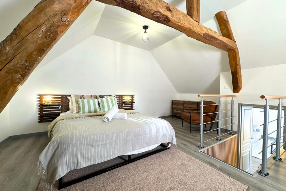 Bed, Photo of the whole room, Bedroom