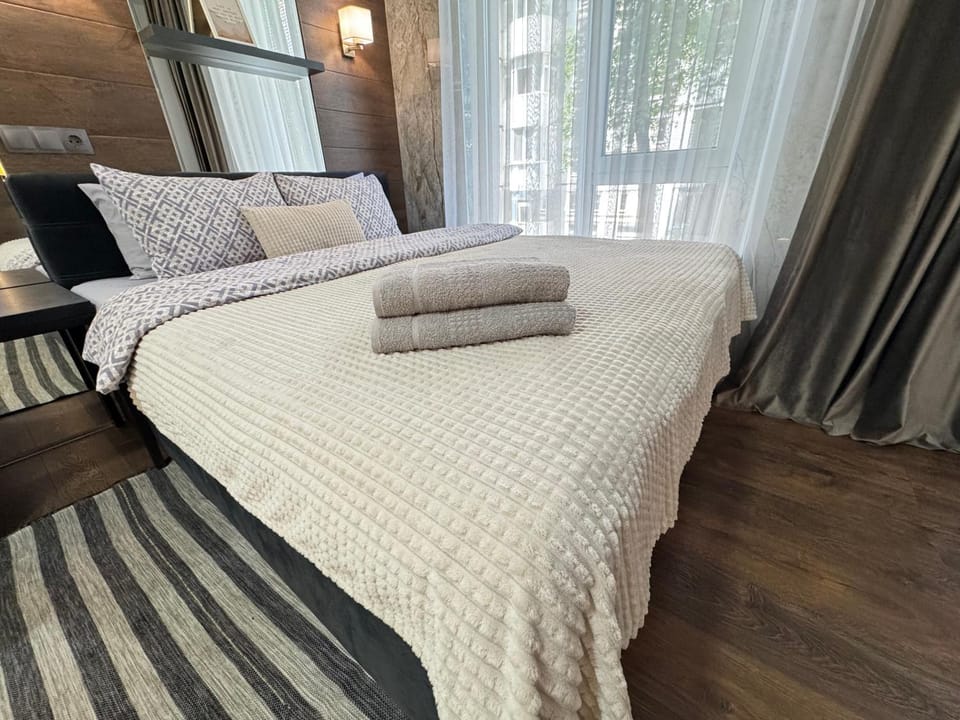 Bed, Photo of the whole room, Bedroom, towels