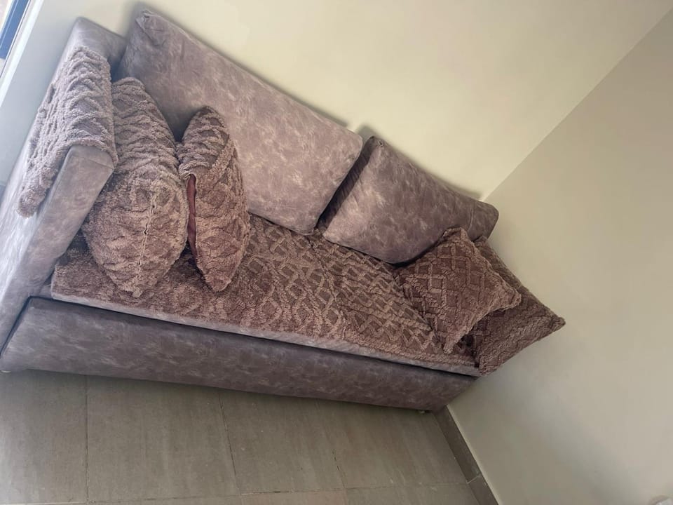 Bed, Seating area