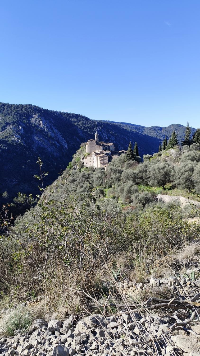 Nearby landmark, Natural landscape, Mountain view