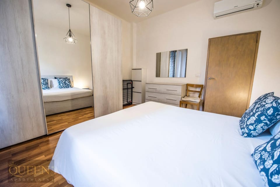 Bed, Other, Photo of the whole room, Bedroom, wardrobe, air conditioner