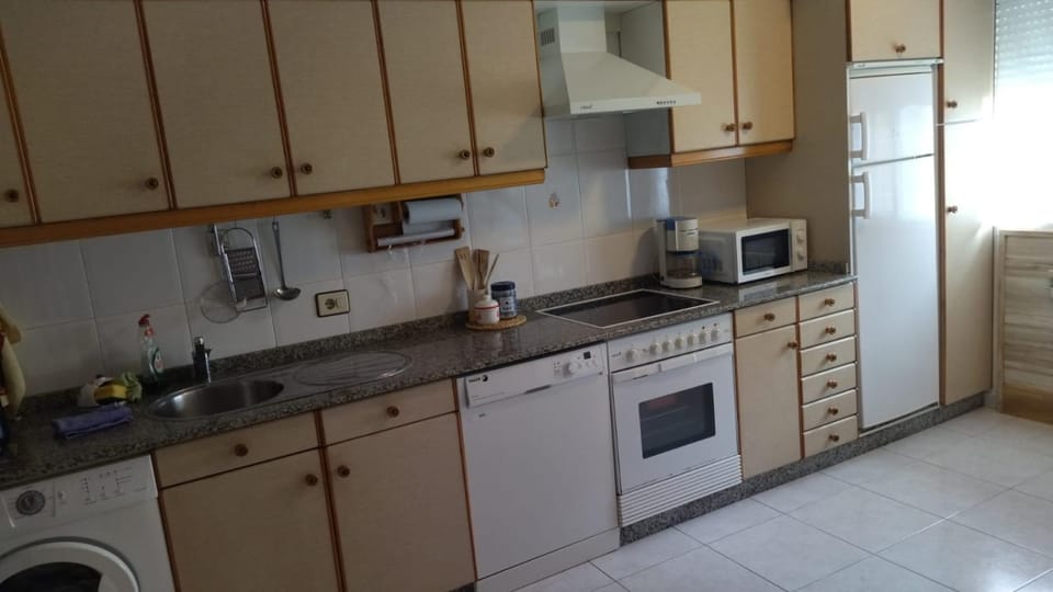 Coffee/tea facilities, Kitchen or kitchenette, dishwasher, oven, pet friendly, stove, washing machine