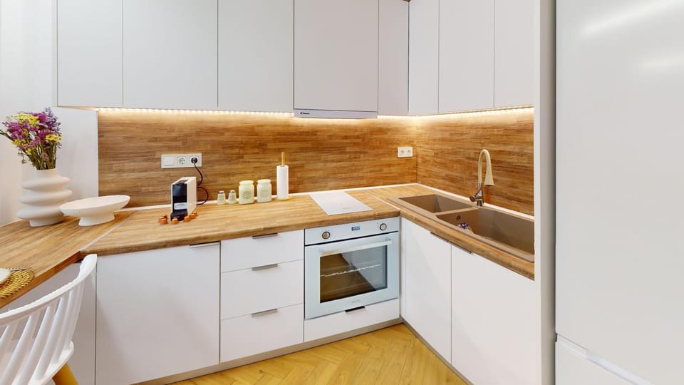 Kitchen or kitchenette, oven, stove