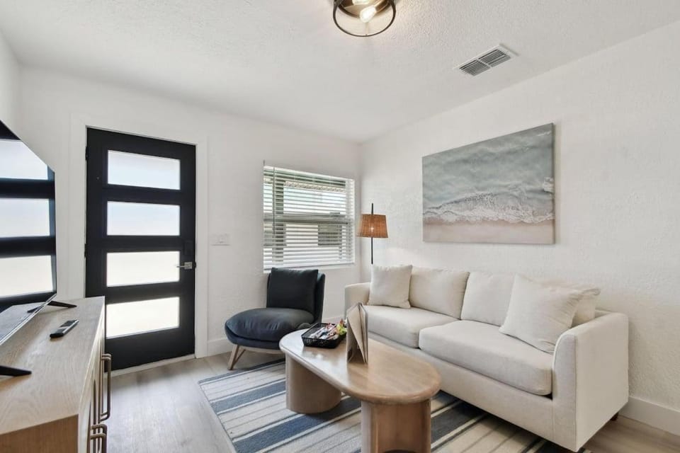 Near Johns Pass | 1 Block from Gulf Shores | Treasure Island Apartment in Madeira Beach