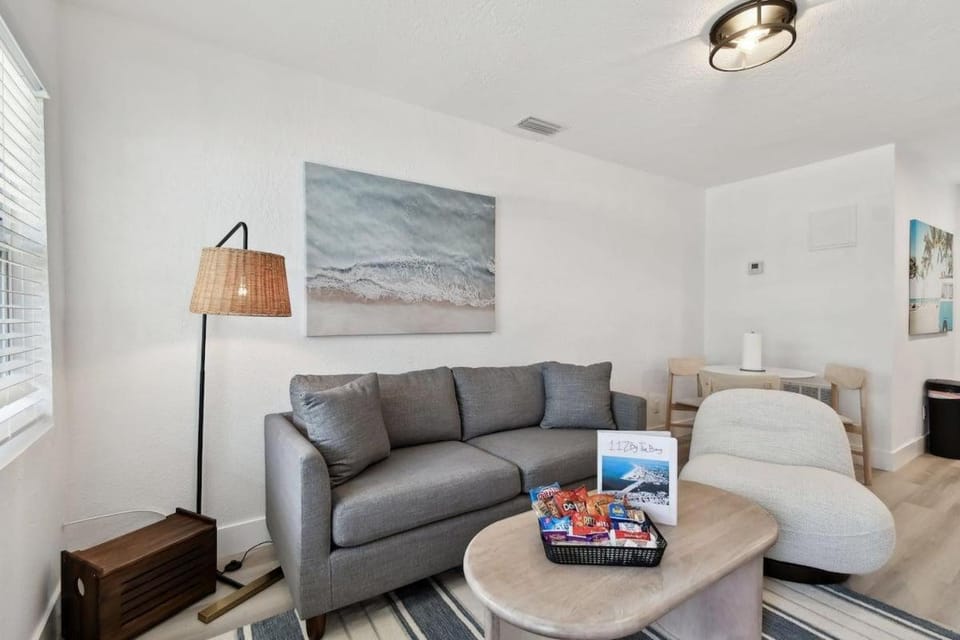 Charming Treasure Island Getaway Apartment in Madeira Beach