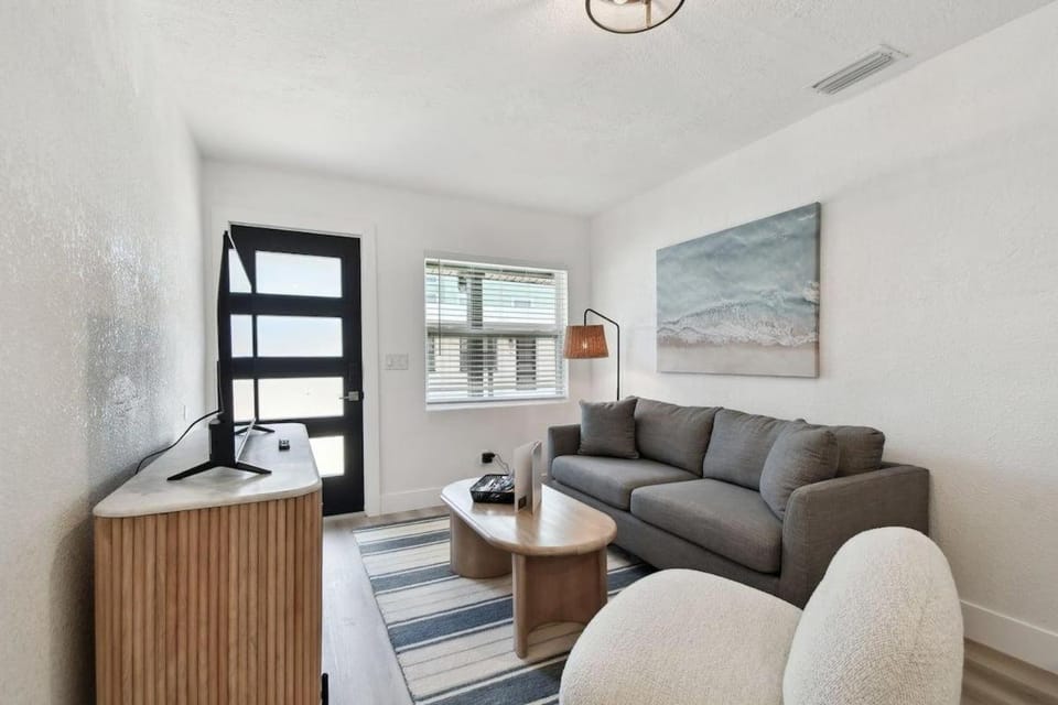 Charming Treasure Island Getaway Apartment in Madeira Beach