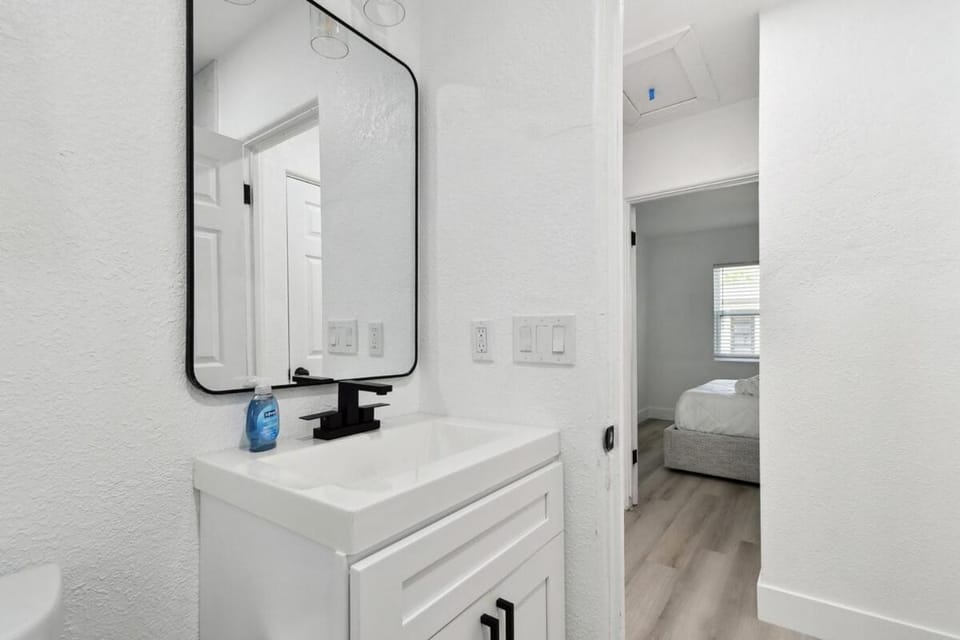 Newly Renovated Treasure Island Getaway Apartment in Madeira Beach