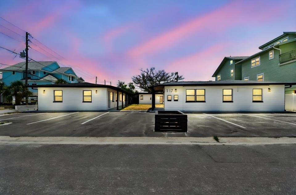 Newly Renovated Treasure Island Getaway Apartment in Madeira Beach