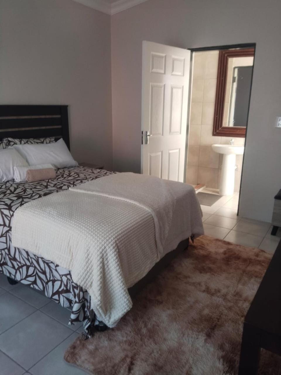 Rasesa Guesthouse Block V Bed and Breakfast in Gauteng