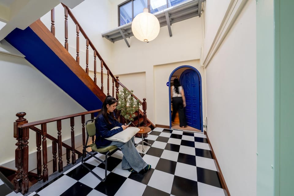 Blue House 191 Hometel Bed and Breakfast in Bangkok