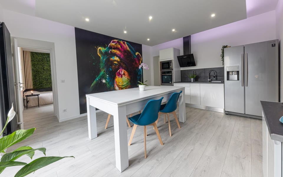 Dining area, kitchen
