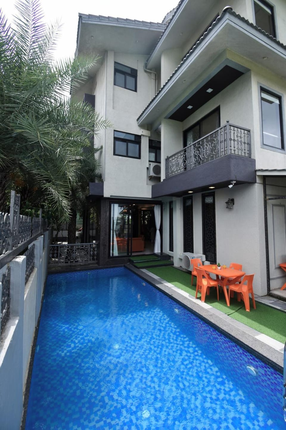 7BHK Pool House by VLove Homes Villa in Lonavla