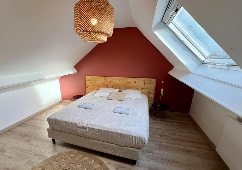 Bed, Photo of the whole room, Bedroom