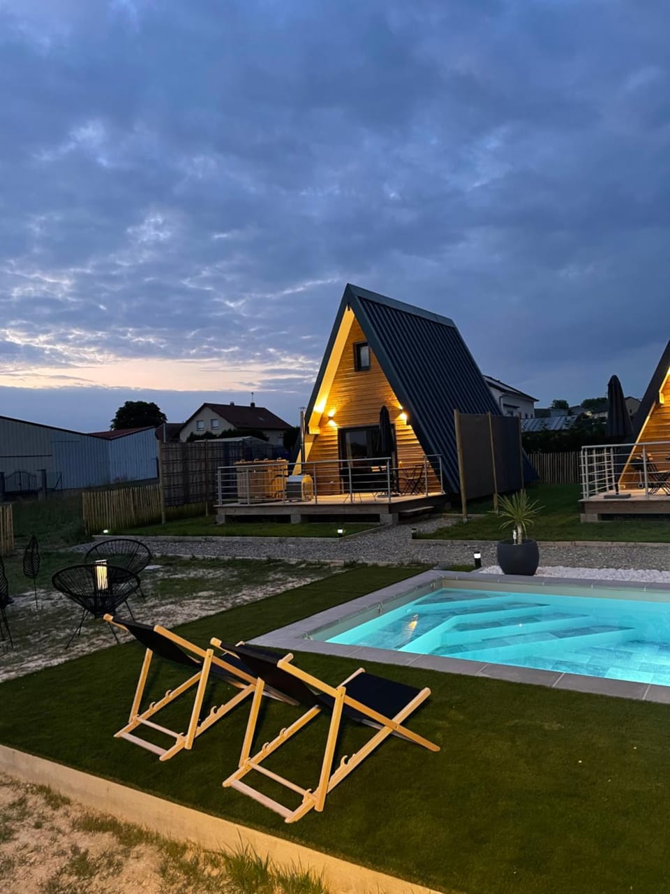 Property building, Pool view, Swimming pool, sunbed
