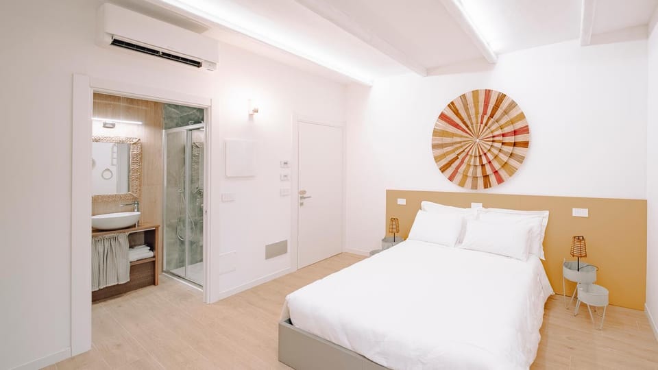 Bedroom, internet, internet, internet, minibar, air conditioner, air conditioner