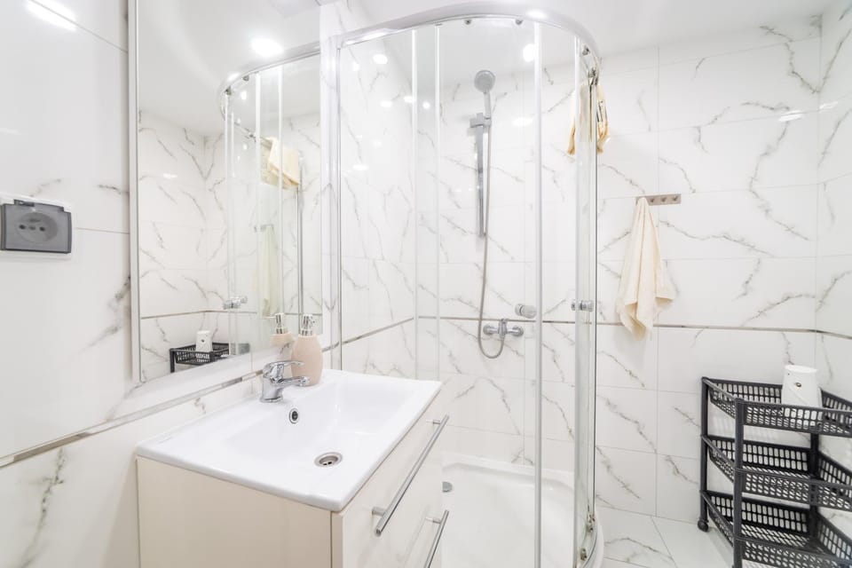 Shower, Bathroom, towels