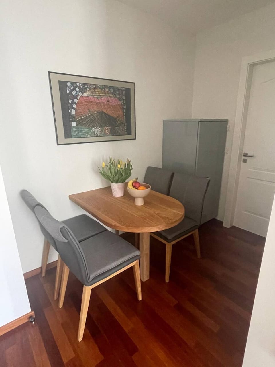 Seating area, Dining area