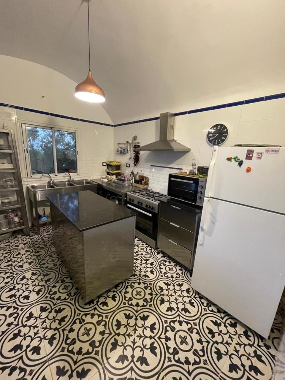 Kitchen or kitchenette, Dining area, oven, stove