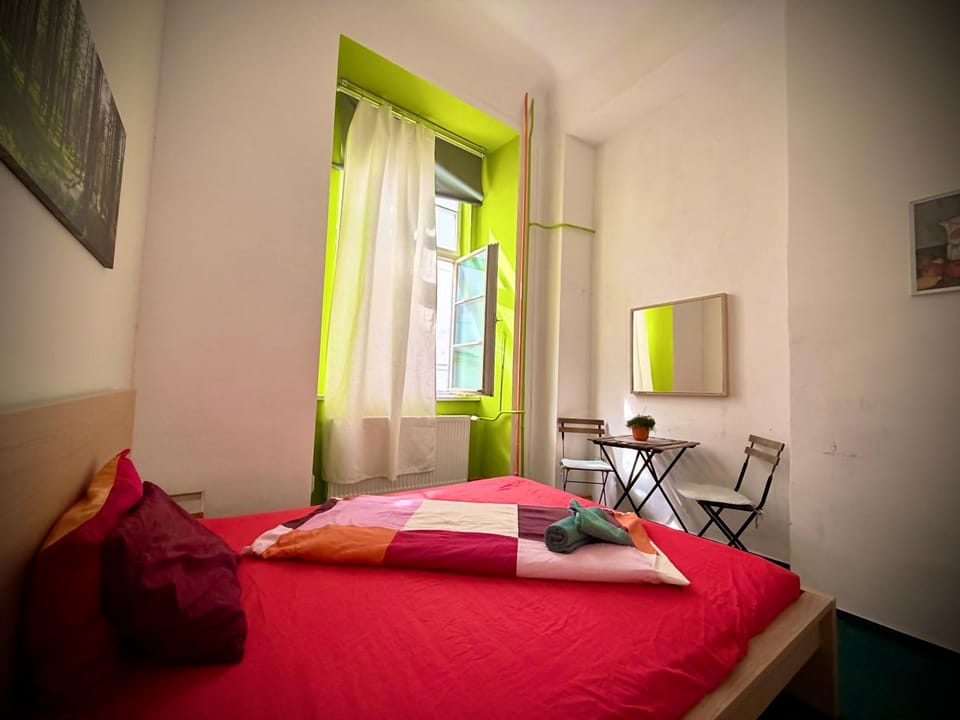 Charles bridge, Old town3 Min walk Private Room H Vacation rental in Prague