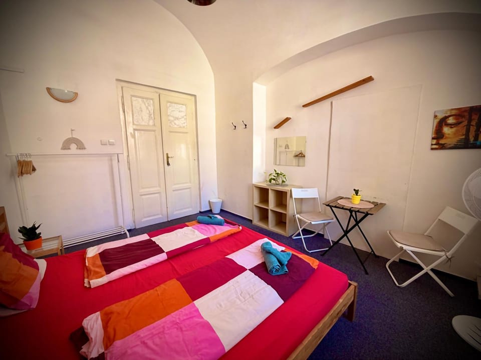 Old Town Center Just in 3 min Walk private room A Vacation rental in Prague